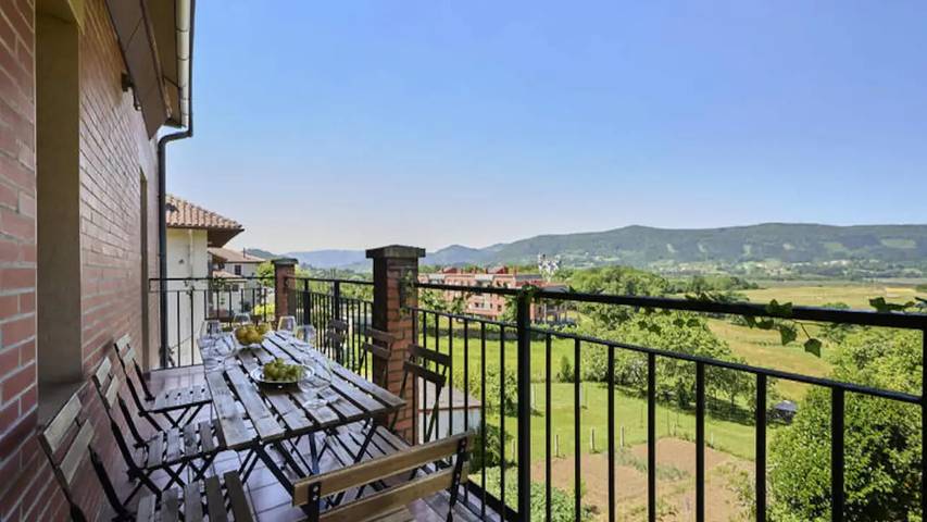 Gîte pour 9 personnes, avec Balcon et Terrasse à Gautegiz Arteaga