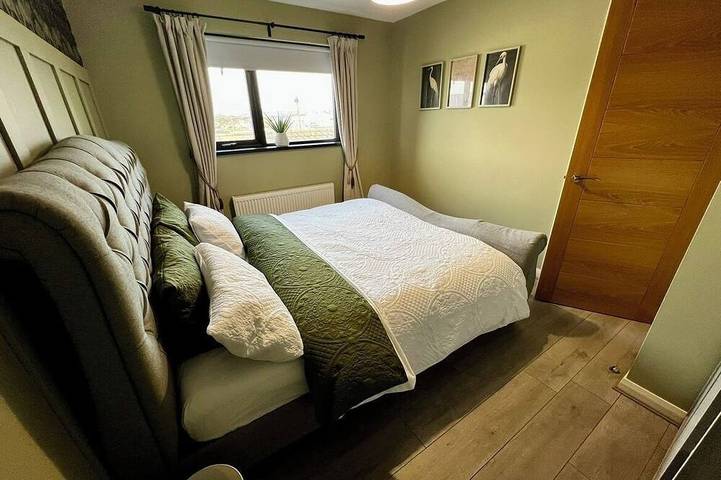 Caryis by the Sea  Modern newly renovated central location home 150m from beach. in Portrush, Grafschaft Antrim
