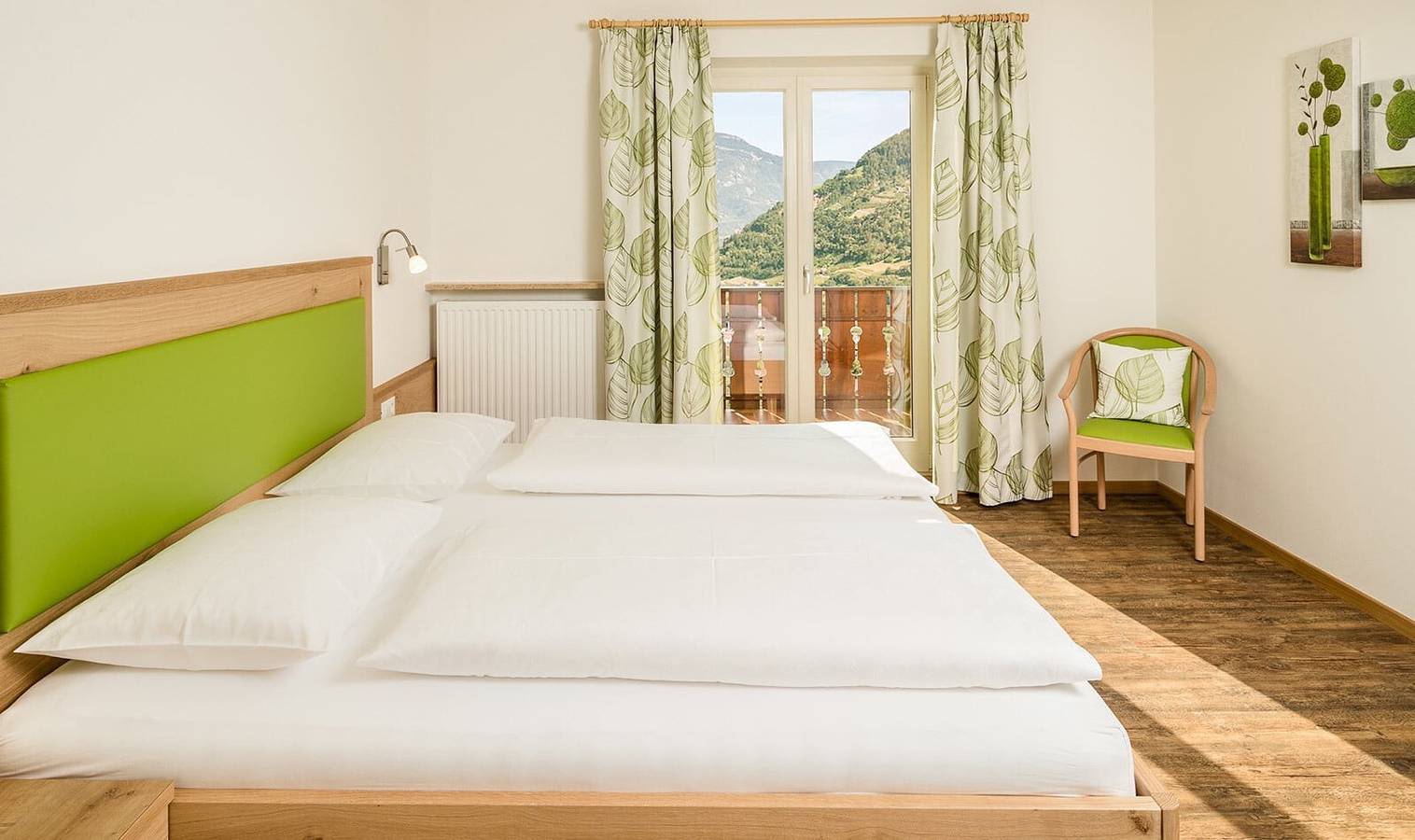 Ganze Wohnung, Ferienwohnung 'Rasnerhof Ferienwohnung Meran' mit Bergblick, Balkon & Wlan in Oberplars, Algund