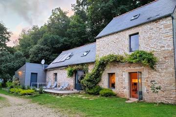 Location de vacances pour 11 personnes, avec jardin et terrasse, animaux acceptés à Pouldergat