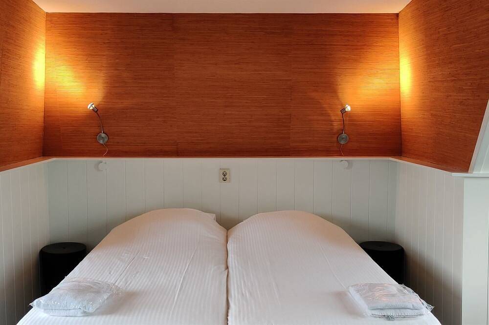 Hotelhuisje Warmenhuizen #A in North Sea Netherlands