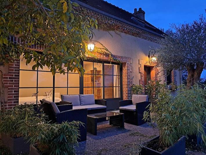 Gîte pour 6 personnes, avec piscine ainsi que jardin et vue dans Pezou