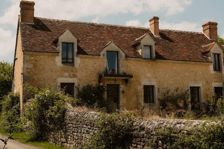 Gîte pour 2 personnes, avec jardin ainsi que vue et piscine à Montgaudry