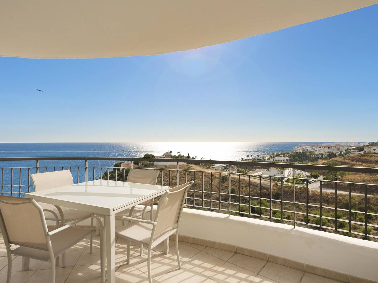 Entire holiday apartment, 2 bedrooms apartment side sea view in Torrox Costa, Torrox