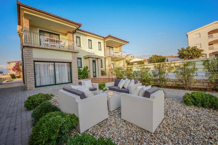 Villa pour 20 personnes, avec piscine ainsi que jardin et vue dans Vir - 4