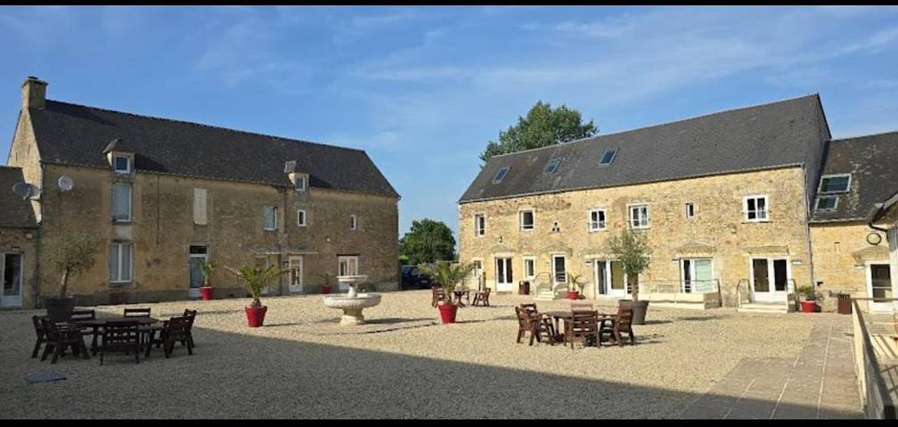 Location de vacances pour 8 personnes, avec Jacuzzi ainsi que Terrasse et Jardin à Saint-Paul-du-Vernay