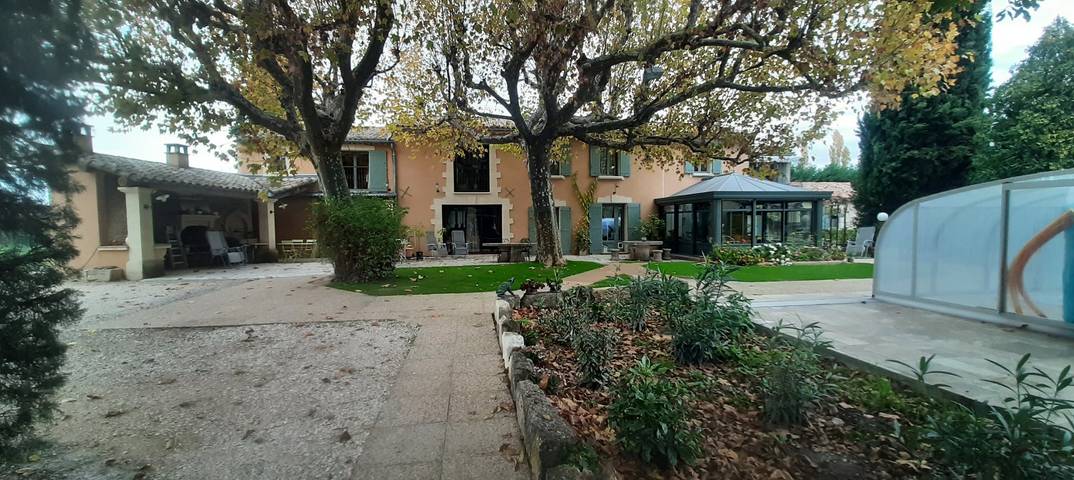 Gîte pour 2 personnes, avec jardin ainsi que piscine et terrasse à Le Thor - 2