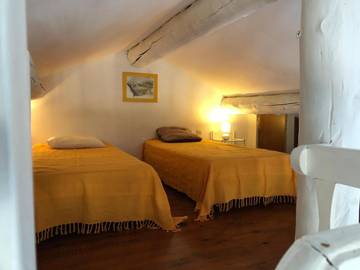 Gîte pour 4 personnes, avec piscine ainsi que vue et terrasse à Saint-Montan