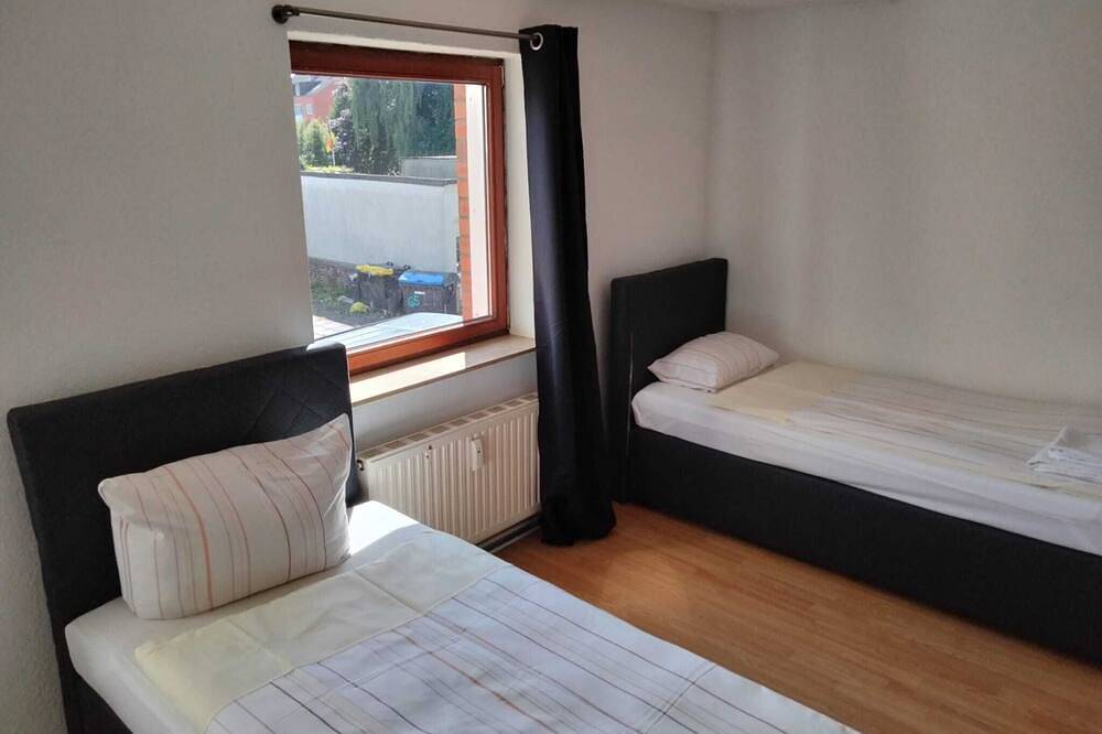 Wasbeker Straße 65 W1 - 3 Schlafzimmer mit Parkplatz in Neumünster, Schleswig-Holstein Binnenland