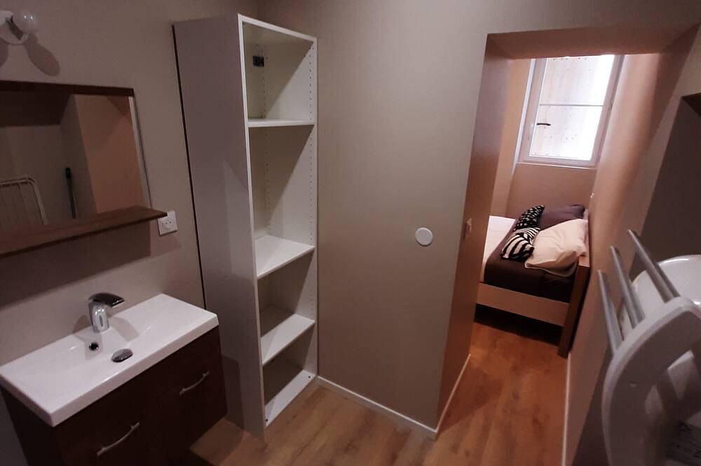 Apartamento entero, Appart 100 - T2 Acogedor con Tv in Bourg-Saint-Andéol, Privas