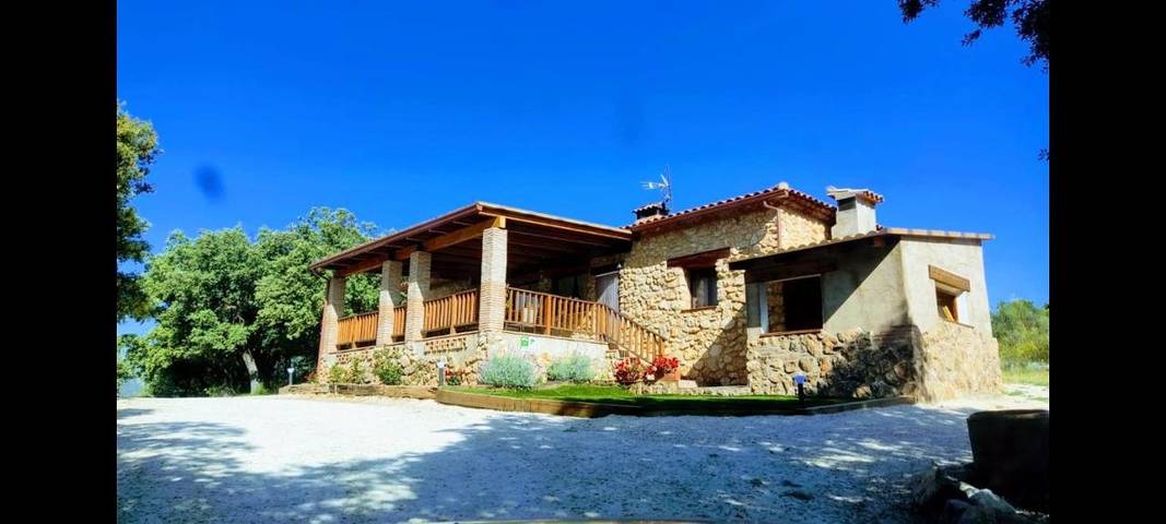 Apartamento para 7 personas, con Terraza y Jardín además de Piscina y Vistas en Riópar