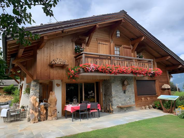 Chalet pour 8 personnes, avec jardin ainsi que sauna et jacuzzi, animaux acceptés à Combloux