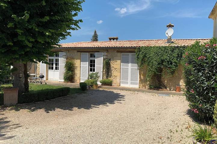 Location de vacances pour 4 personnes, avec piscine et jardin, animaux acceptés à Portets