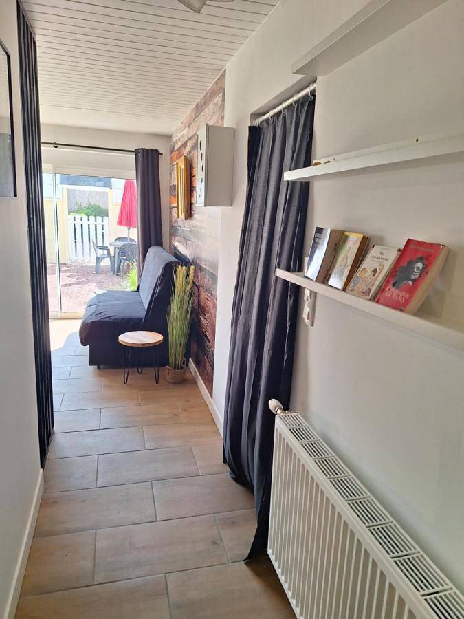 Appartement entier, One-Bedroom Apartment in Saint-Vaast-la-Hougue, Région de Cherbourg
