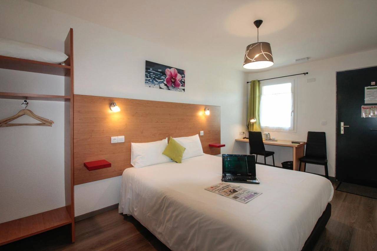 Hôtel Le 15 Périgueux - proximité A 89 in Coulounieix-Chamiers, Périgord Blanc