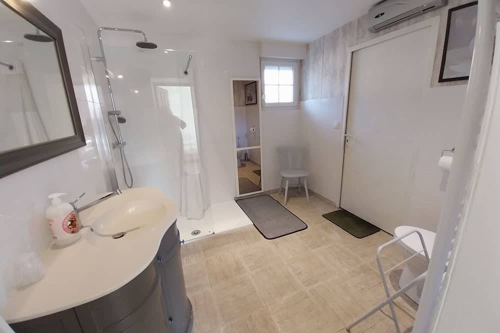 Charmantes Ferienhaus nahe Toul mit privatem Parkplatz und Terrasse in Blénod-lès-Toul, Toul