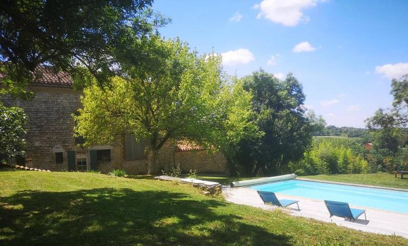 Chambre d’hôte pour 2 personnes, avec Terrasse et Jardin ainsi que Piscine et Vue à Sainte-Croix (Tarn)