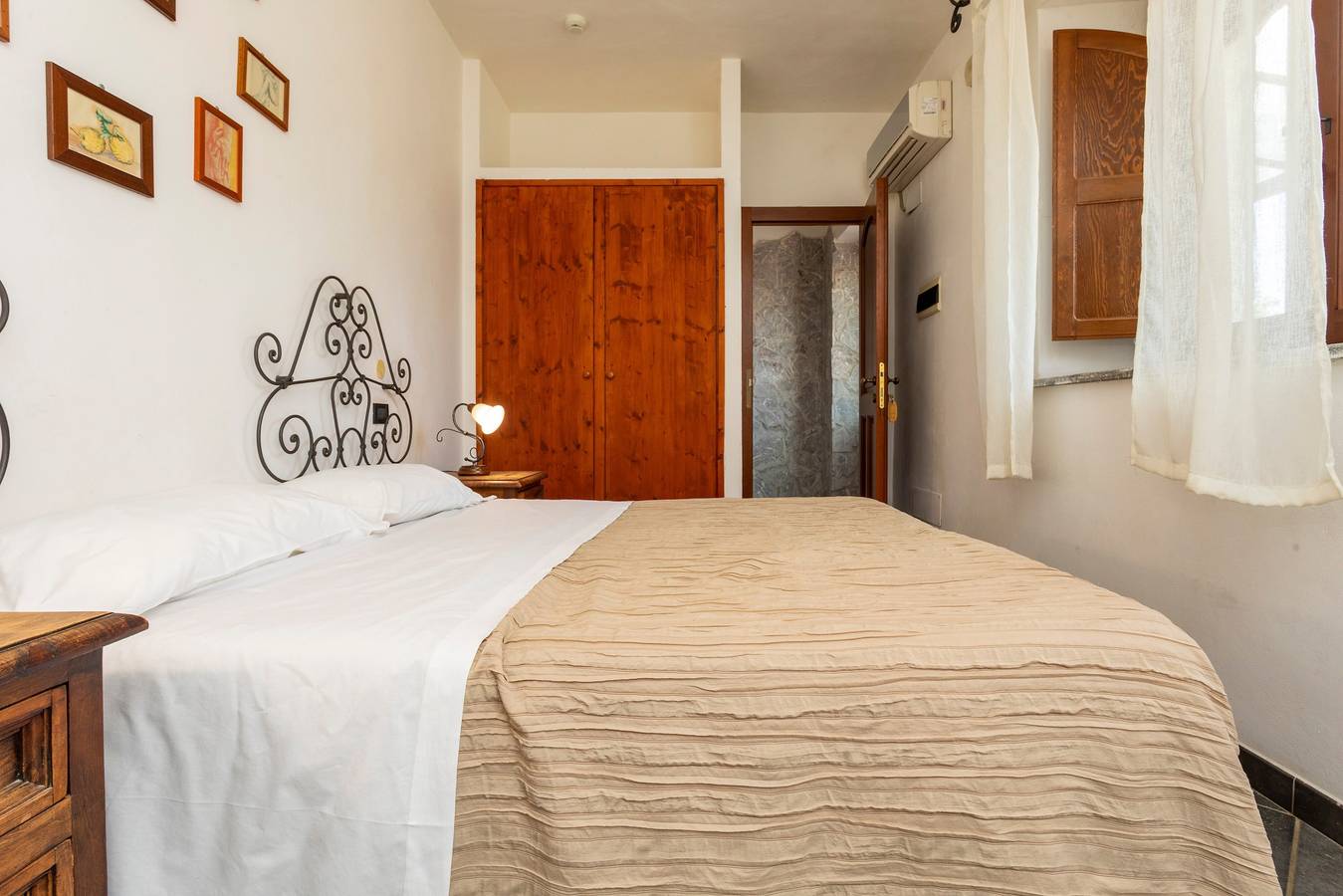 Habitación 'Vicenzu' con vistas a la montaña, Wi-Fi y aire acondicionado. in Trappitello-Chianchitta, Taormina
