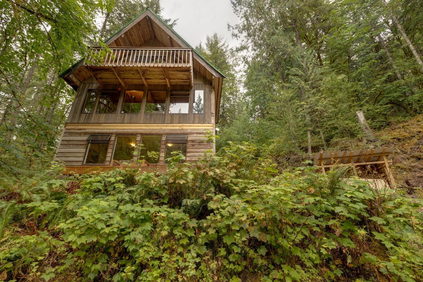 Log Cabin for 6 Guests in Glacier, North Cascades National Park