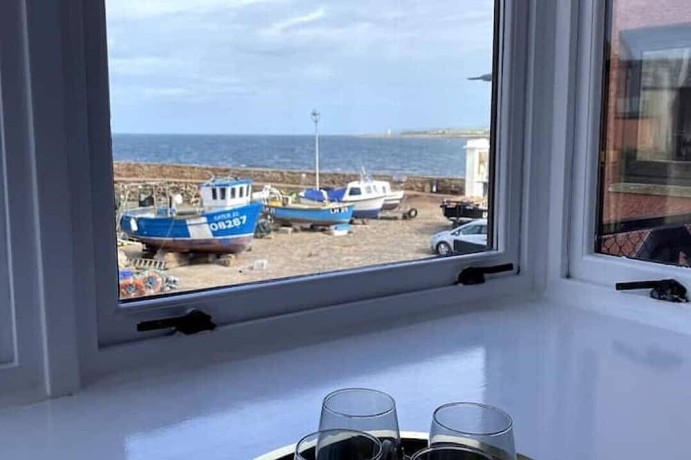 Entire apartment, East Haar 2 Bedroom Flat Overlooking Harbour in Dunbar, Edinburgh and Lothian