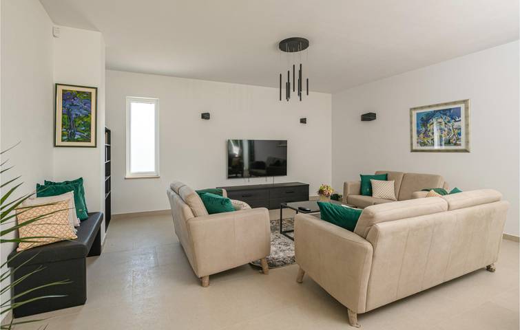 Geräumige Ferienwohnung mit Pool und WLAN, in der Nähe der besten Sehenswürdigkeiten von Krnica in Krnica, Marčana