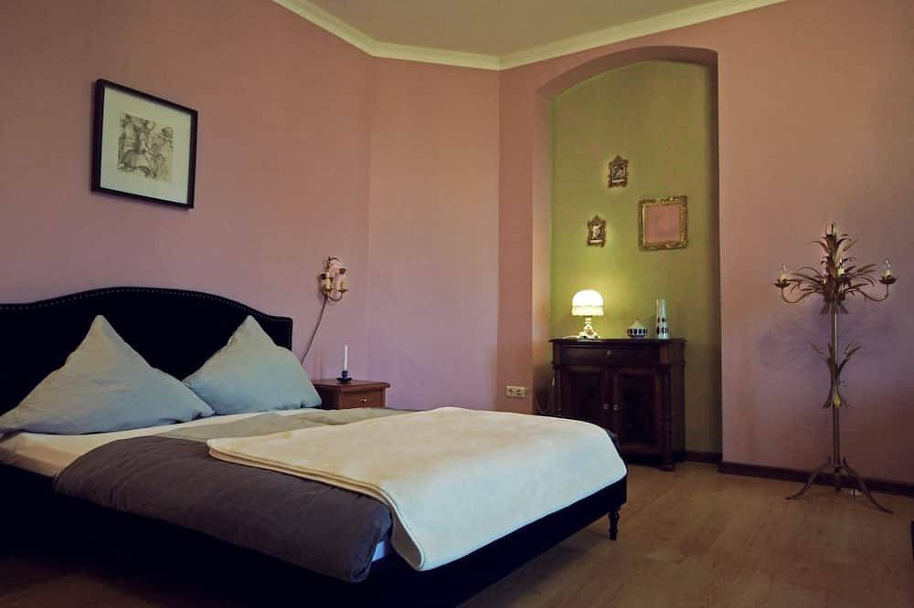 Herrenhaus Viecheln, Turmzimmer \" Ruth\" in Behren-Lübchin, Mecklenburgische Ostseeküste