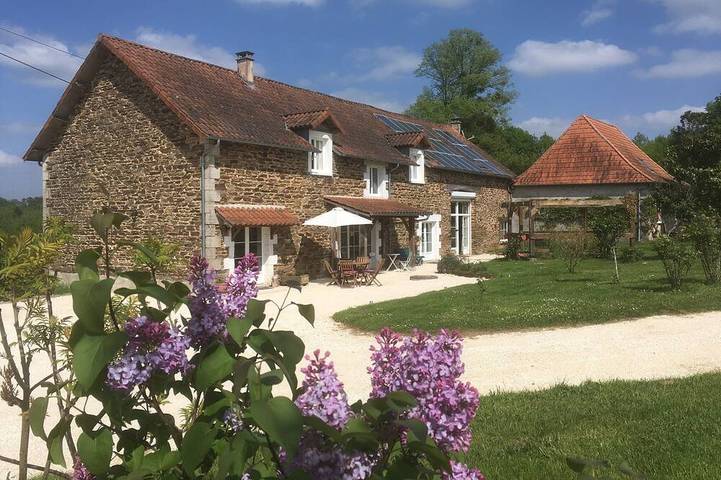 Location de vacances pour 2 personnes, avec piscine et jardin à Chalais (Aquitaine)