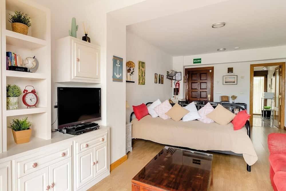 Entire apartment, Casa de Las Flores Apartment with private garden in front of the beach of Comillas in Comillas, Cantabrian Coast