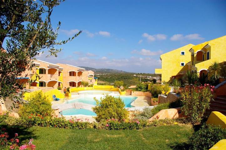 Appart’hôtel pour 7 personnes, avec Balcon et Terrasse ainsi que Jardin et Bassin pour enfant à Porto Pozzo