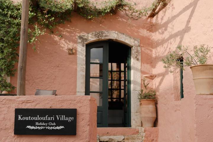 Hotel voor 3 personen, with tuin and whirlpool as well as zwembad and sauna in Koutouloufari