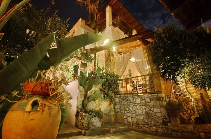 B&b per 5 persone, con giardino e panorama in Felline