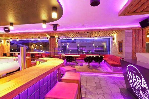 Partyhouse Harakiri stay Different 60 seconds to Mountains! Free Parking! Self Check-In in Mayrhofen, Zillertaler Alpen