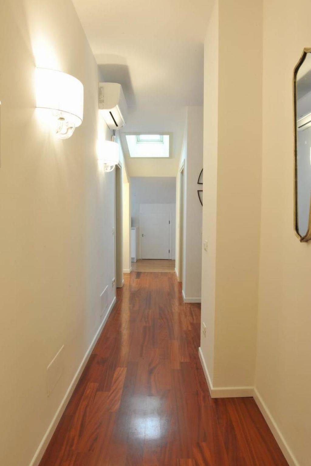 Ganze Wohnung, Große Wohnung in Limone Sul Garda mit Terrasse und Garten und Nah am Strand in Limone sul Garda, Gardasee-Berge