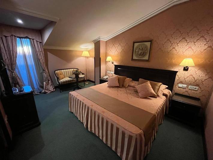 Hôtel pour 3 personnes, avec terrasse ainsi que piscine et jardin à Linares - 4