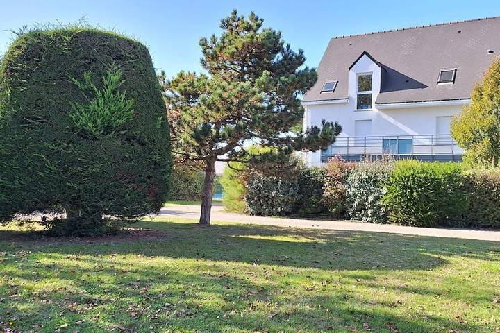 Appartement de vacances pour 4 personnes, avec balcon ainsi que jardin et piscine