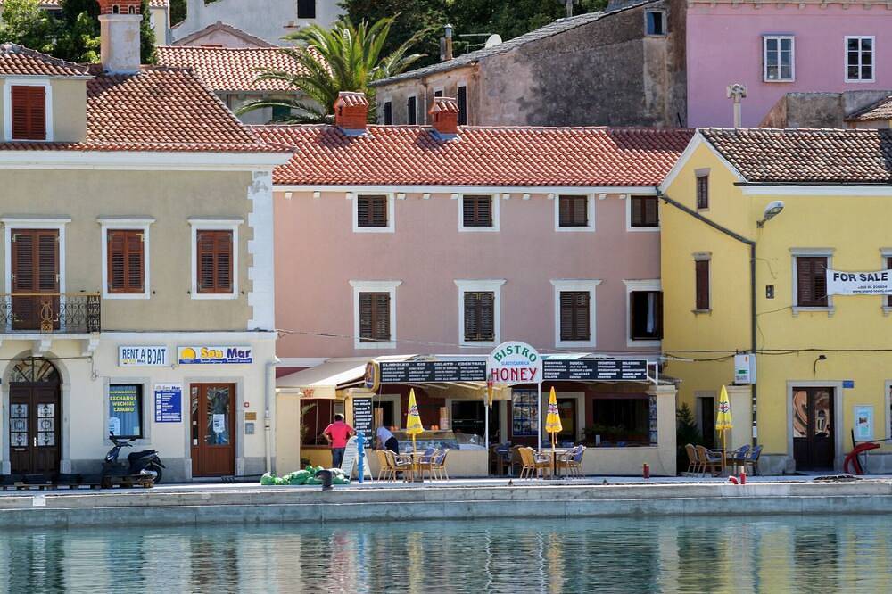 Ganze Wohnung, 1-Zimmer-Ferienwohnung mit Klima Mali Losinj, Losinj (A-8001-a) in Mali Lošinj, Lošinj