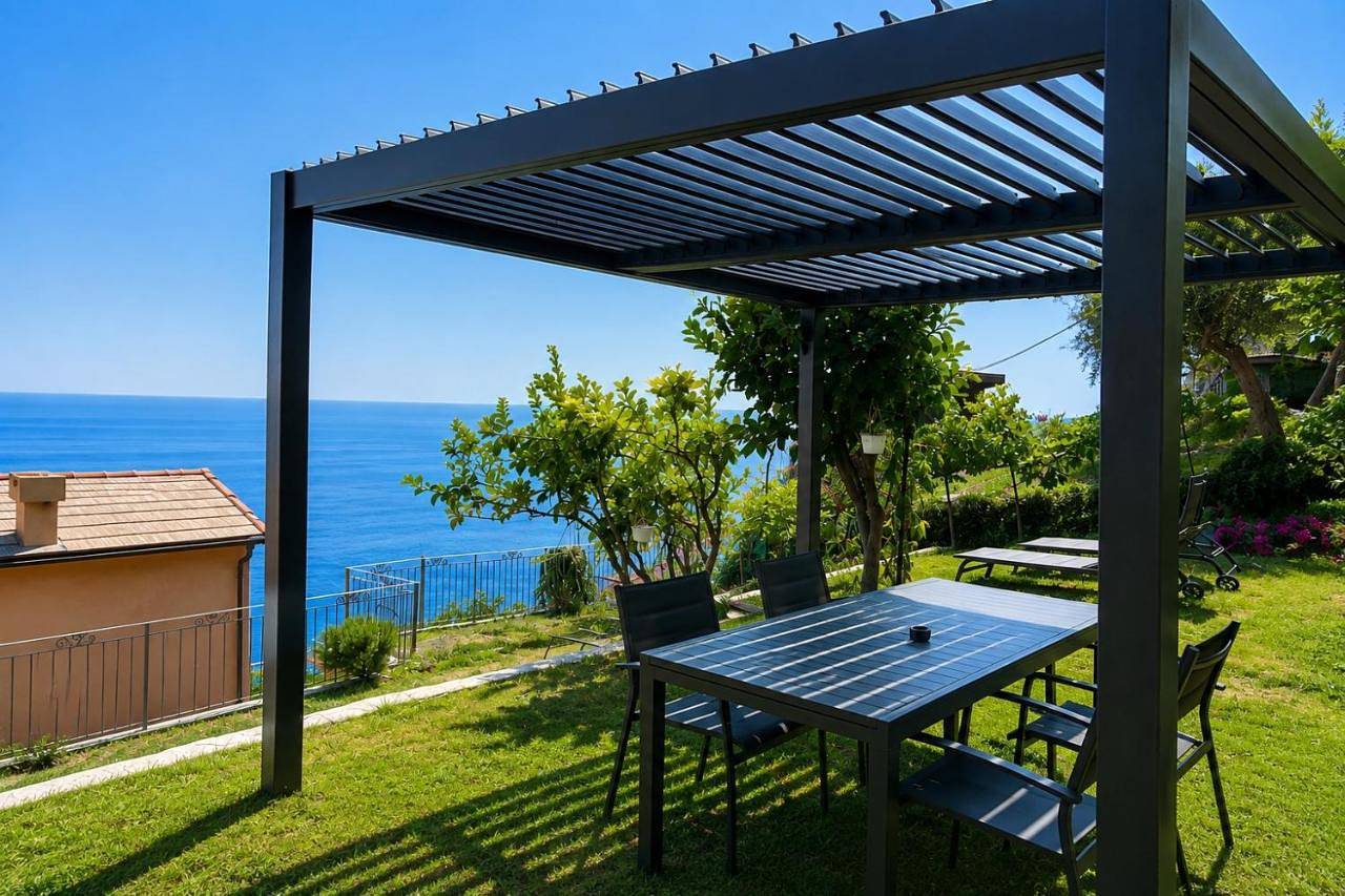 Marilú vista mare con giardino in Ponente (Genova), Genua