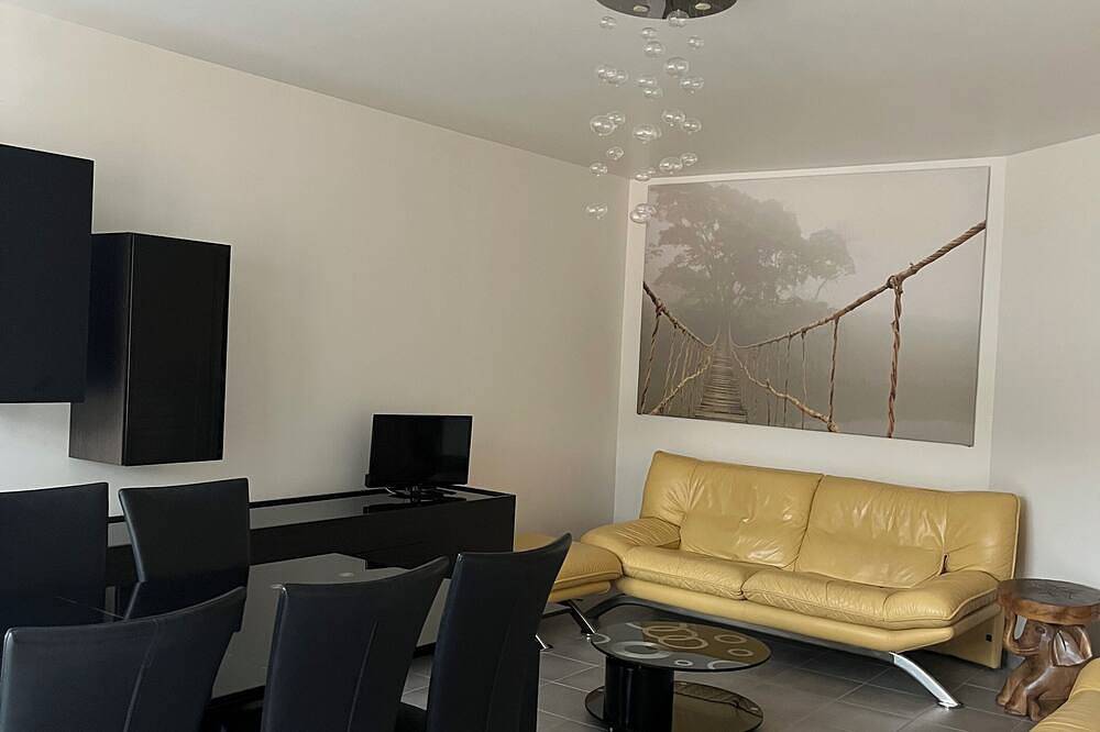 Entire apartment, Apartment near park, spa, casino. Free parking. in Vals-les-Bains, Parc naturel régional des Monts d'Ardèche