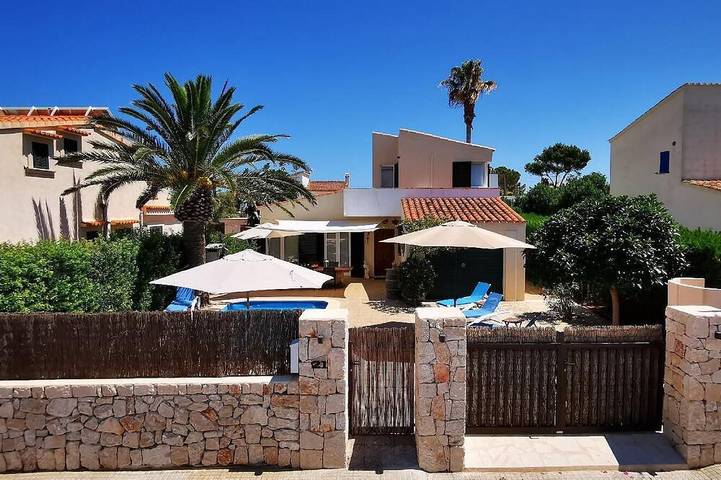 Finca für 4 Personen, mit Balkon und Garten in Cala Llombards