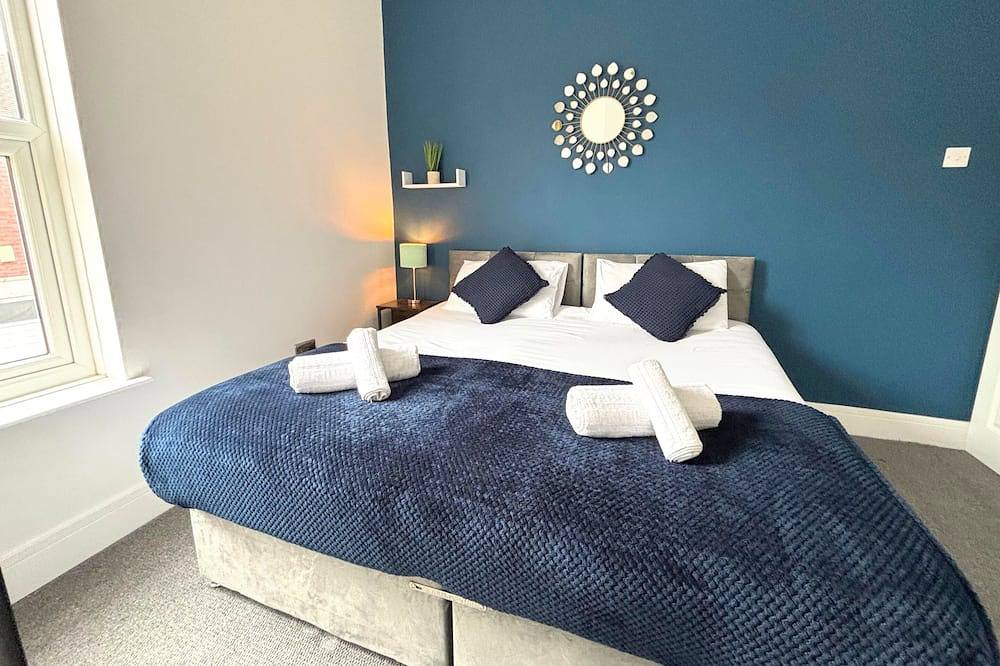 Casa-Baño privado externo-Moderno-Vista a la Calle-Stoke-3bed-house-01 in Stoke-on-Trent, Midlands