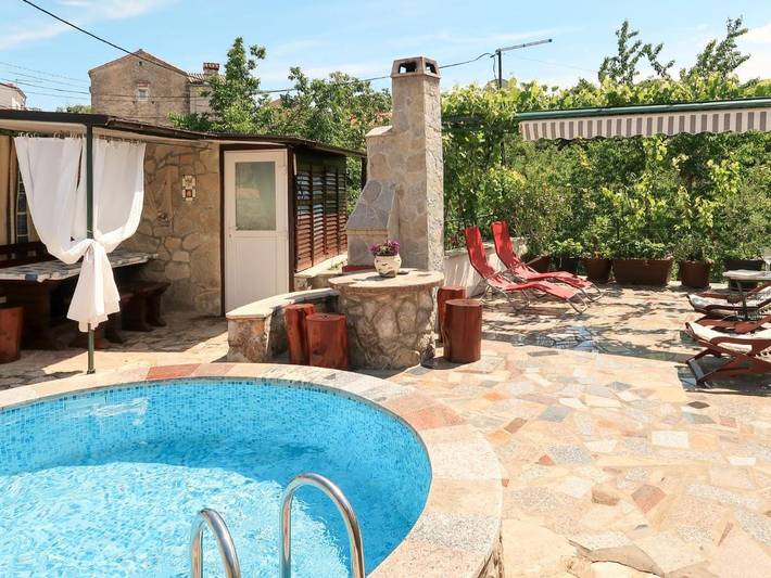 Ferienhaus für 6 Personen, mit Balkon und Terrasse sowie Pool