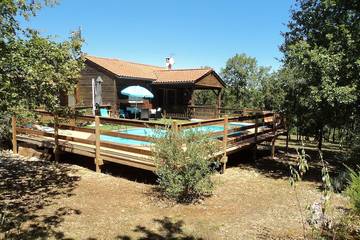 Gîte pour 4 personnes, avec terrasse ainsi que jardin et jacuzzi à Vers