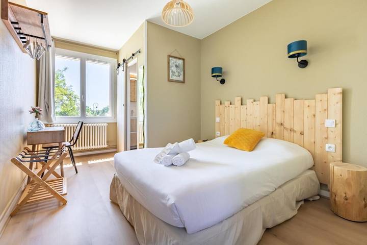 Hôtel pour 4 personnes, avec piscine ainsi que vue et jardin, animaux acceptés