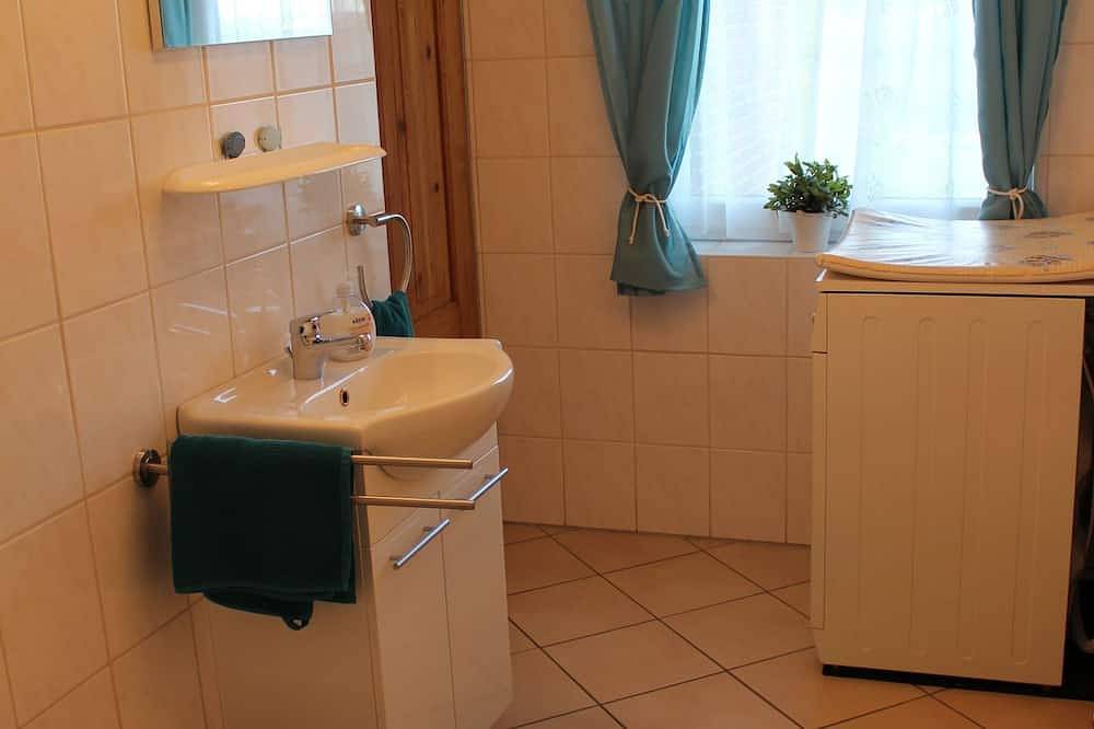 Ferienhaus mit Garten und Terrasse in ruhiger Lage, Ostsee 3 km entfernt. in Esgrus, Schleswig-Flensburg