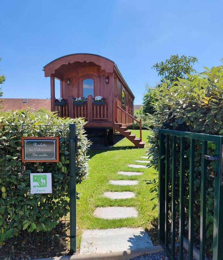 Location de vacances pour 2 personnes, avec Balcon et Terrasse ainsi que Jardin et Vue dans Nanteuil-la-Forêt