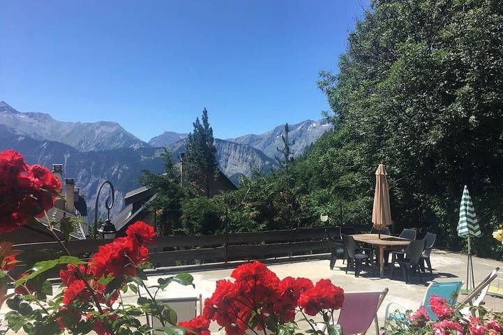 Vacation rental for 10 people, with garden and balcony in France