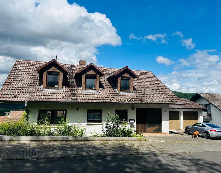 Ferienwohnung für 5 Personen, mit Balkon und Terrasse sowie Garten und Ausblick in Amorbach