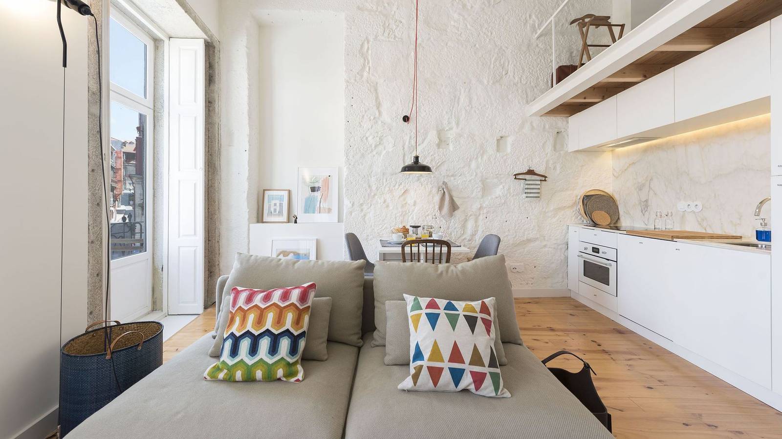 Ganze Wohnung, Cativo Mezzanine Studio by Lovelystay in Sé (Porto), Porto