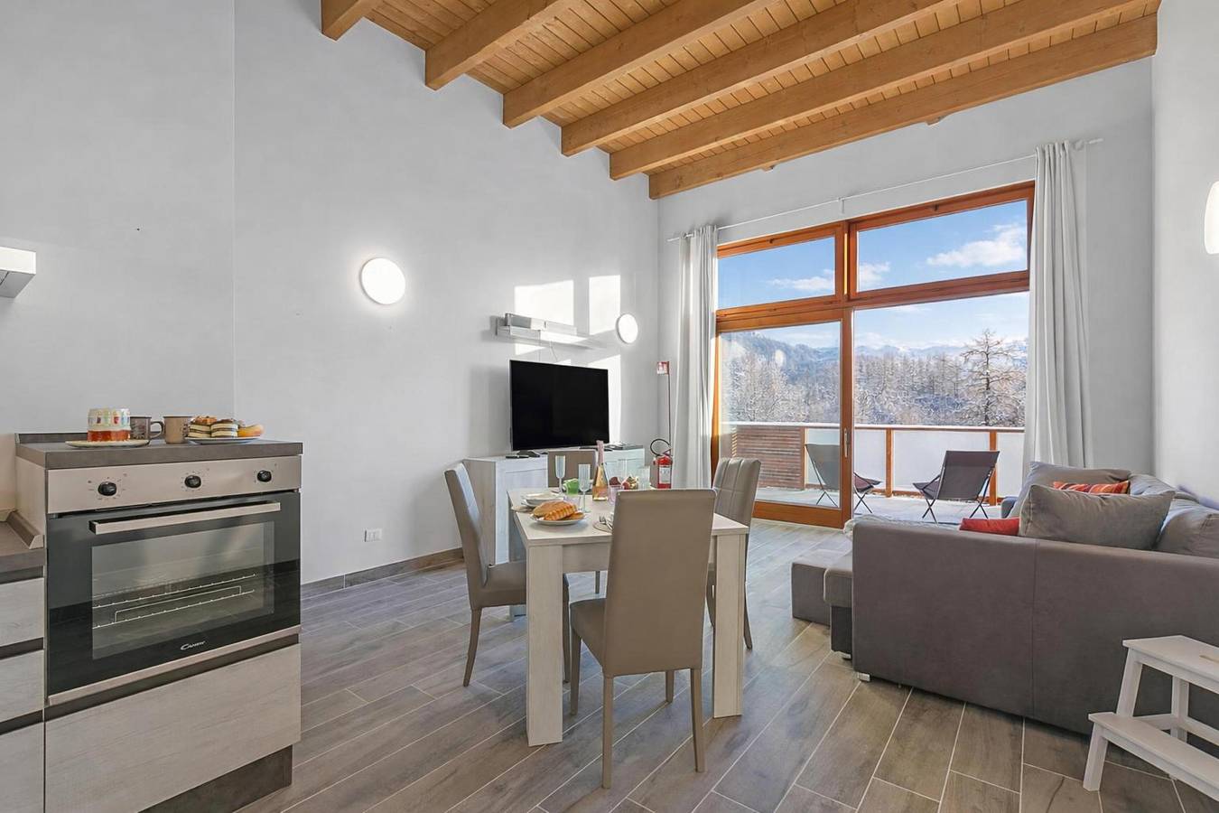 Ganze Wohnung, Tana Delle Volpi Alpine Apt for 6 in Cesana Torinese, Via Lattea