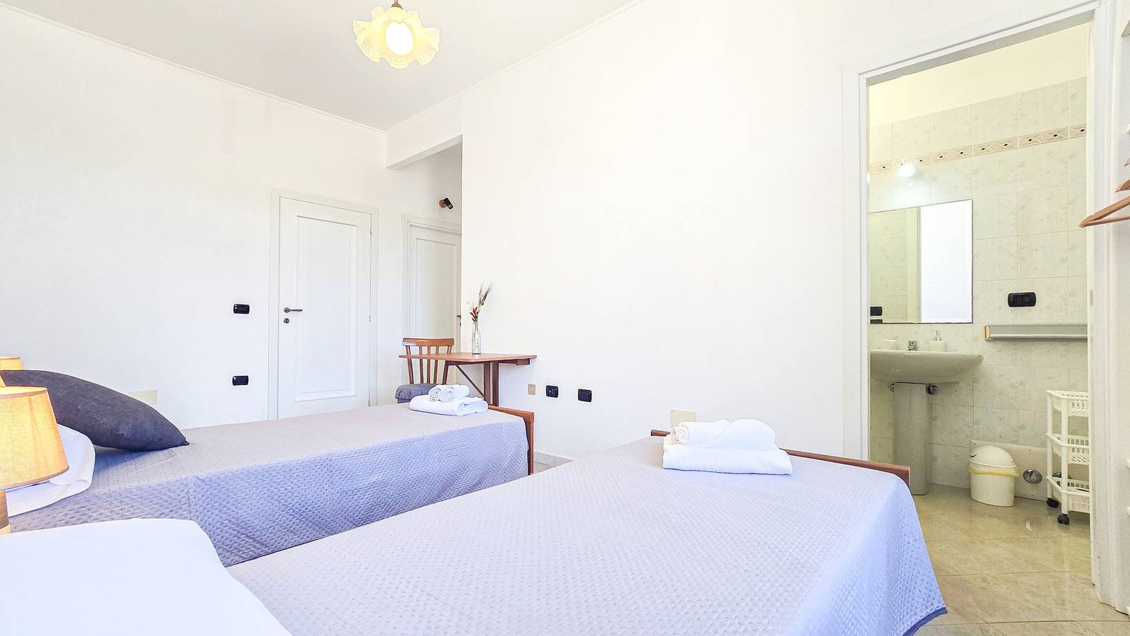 Camera doppia con bagno privato e vista mare in Gonnesa, Iglesiente